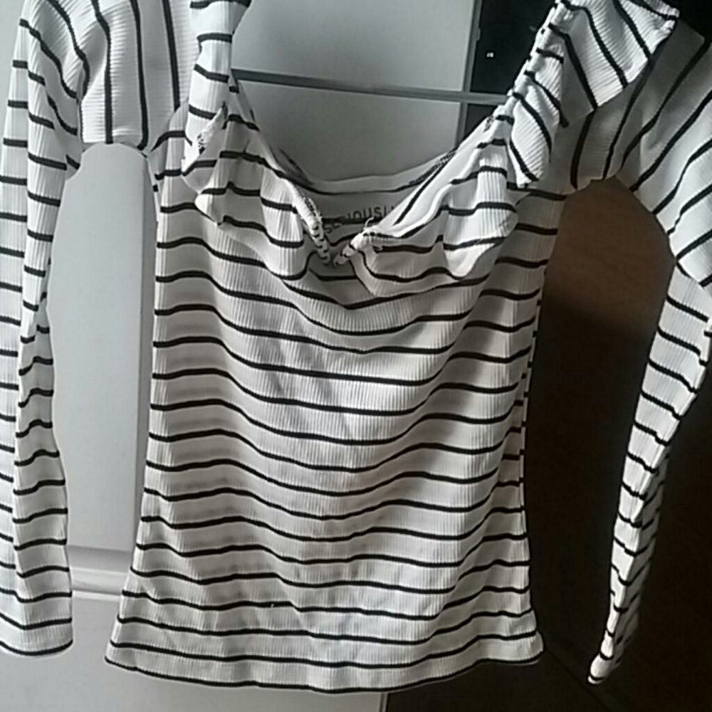 Aeropostale off shoulder long sleeve shirt